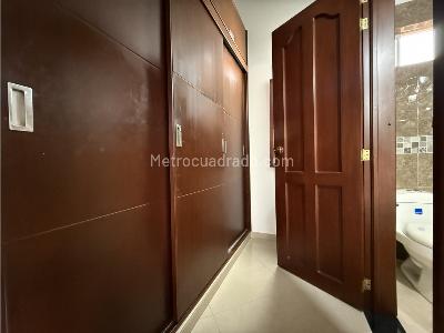 Casa de 5 alcobas en venta en Palomitas, Floridablanca, 296 m² · foto 13 de 20