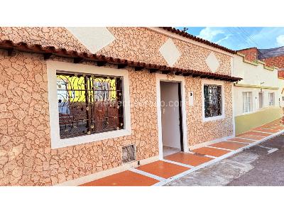 Casa de 5 alcobas en venta en Balconcitos, Bucaramanga, 169 m² · foto 2 de 15