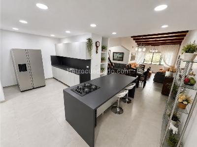 Apartamento de 3 alcobas en venta en La Aurora, Bucaramanga, 102 m² · foto 2 de 14