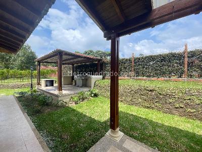 Casa de 4 alcobas en venta en Circasia, Armenia, 320 m² · foto 6 de 19