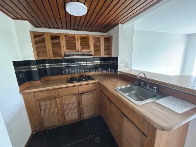 Apartaestudio en arriendo en La Aguacatala, Medellín, 48 m² · foto 4 de 7