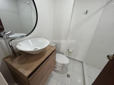 Apartaestudio en arriendo en La Aguacatala, Medellín, 48 m² · foto 6 de 7