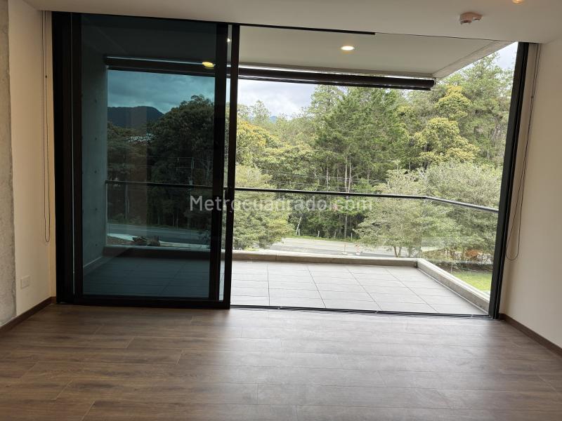 Apartamento nuevo de 2 habitaciones con balcón en La Fe - 4