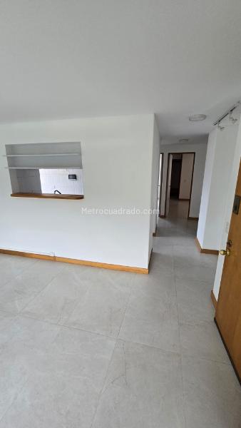 Apartamento Hermoso de 2 Alcobas con Balcón en Patio Bonito - 4