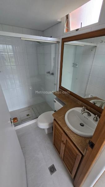Apartamento Hermoso de 2 Alcobas con Balcón en Patio Bonito - 9