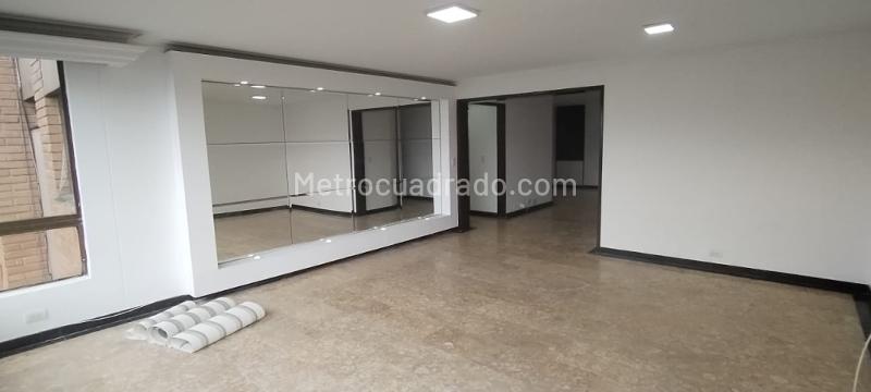 Beautiful 4BR Apartment with Scenic Views in Los Balsos - 2