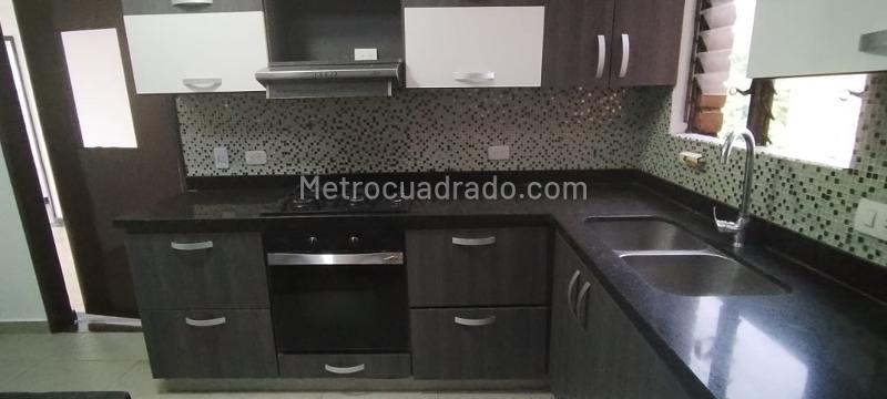 Beautiful 4BR Apartment with Scenic Views in Los Balsos - 3