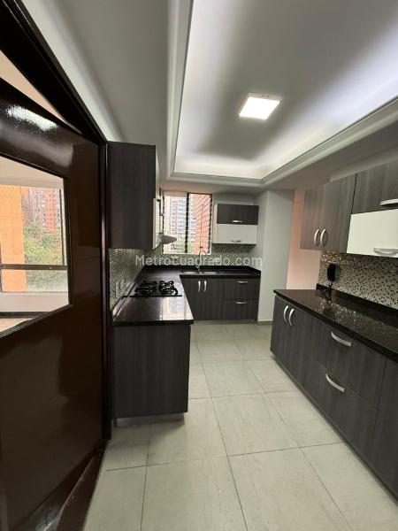 Beautiful 4BR Apartment with Scenic Views in Los Balsos - 4