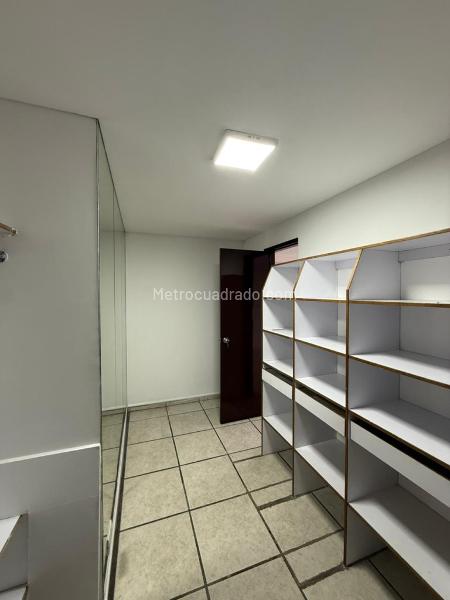 Beautiful 4BR Apartment with Scenic Views in Los Balsos - 8