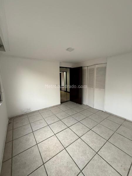 Beautiful 4BR Apartment with Scenic Views in Los Balsos - 9