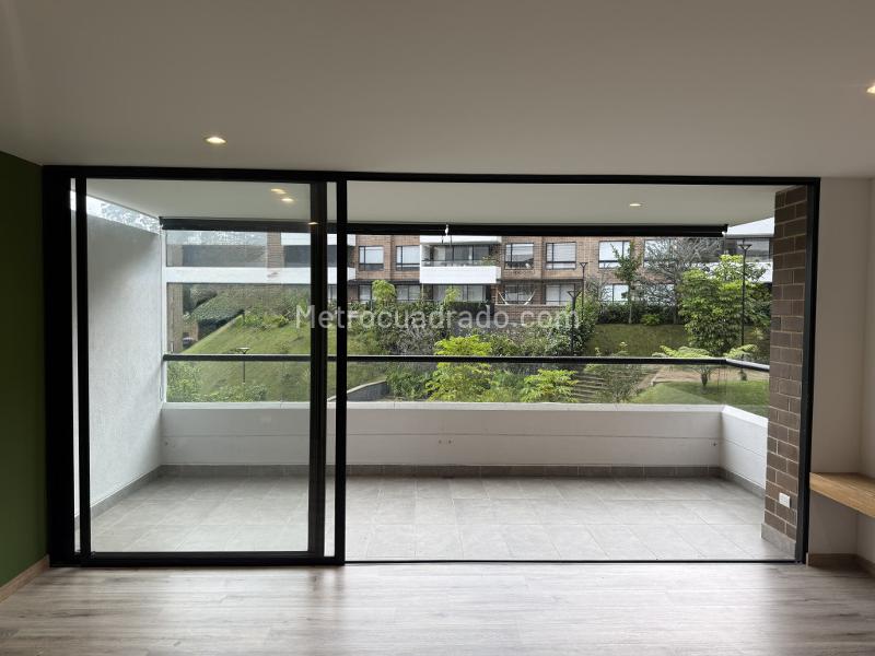 Beautiful 2BR Apartment with Balcony in El Retiro - 2