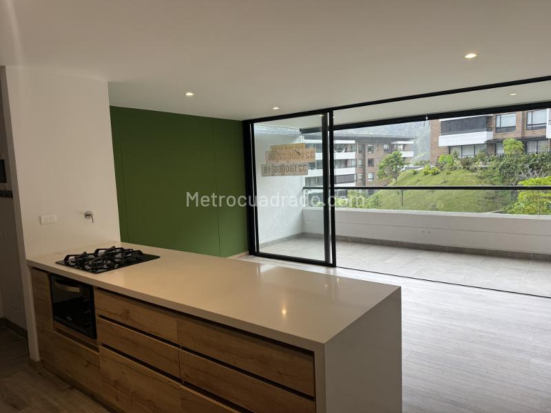 Beautiful 2BR Apartment with Balcony in El Retiro - 4