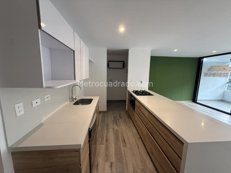 Beautiful 2BR Apartment with Balcony in El Retiro - 5