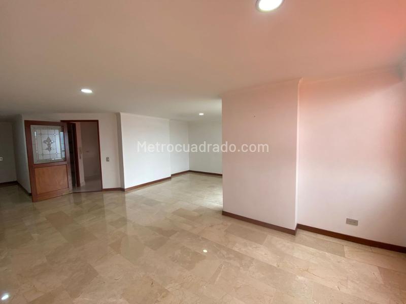 Apartamento Hermoso de 3 Alcobas en Arriendo en Los Balsos