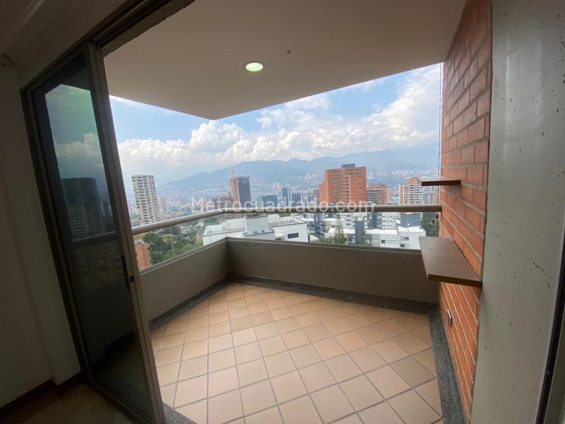 Apartamento Hermoso de 3 Alcobas en Arriendo en Los Balsos - 2