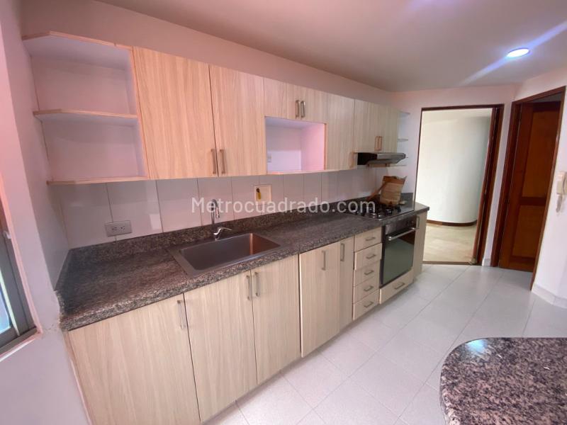 Apartamento Hermoso de 3 Alcobas en Arriendo en Los Balsos - 4