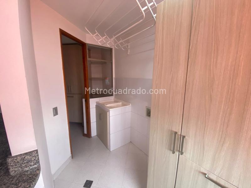 Apartamento Hermoso de 3 Alcobas en Arriendo en Los Balsos - 5
