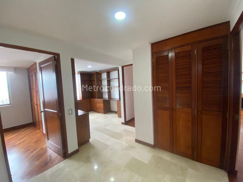 Apartamento Hermoso de 3 Alcobas en Arriendo en Los Balsos - 7