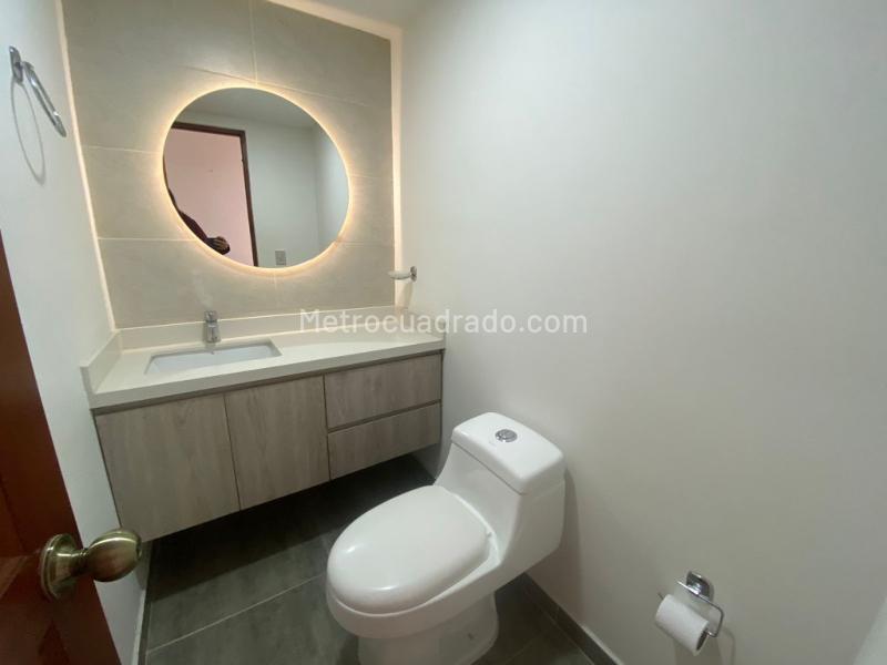 Apartamento Hermoso de 3 Alcobas en Arriendo en Los Balsos - 8