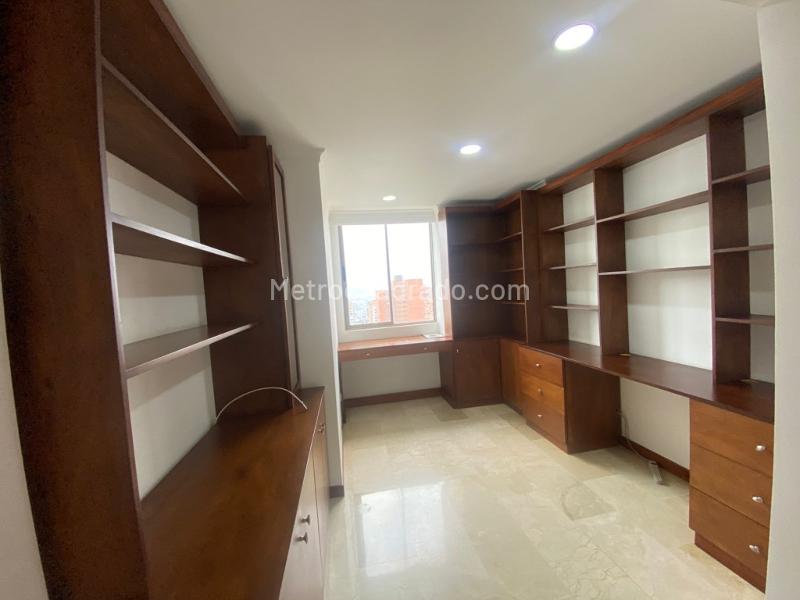 Apartamento Hermoso de 3 Alcobas en Arriendo en Los Balsos - 9