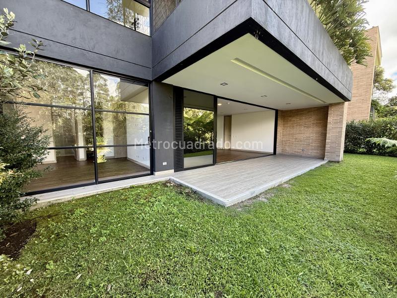 Exclusive 2BR Apartment with Garden in Haras Santa Lucía - 3