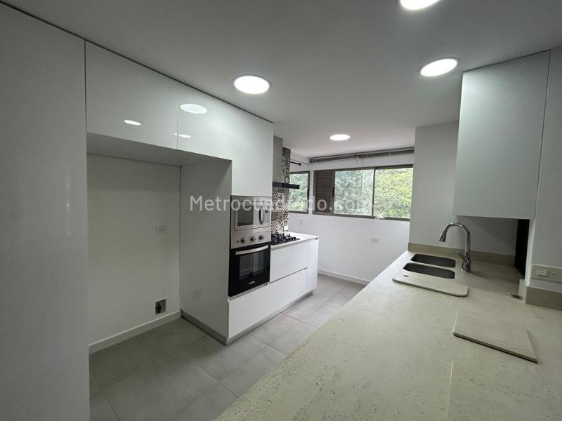 Beautiful 2BR Apartment with Open Kitchen in Patio Bonito - 3