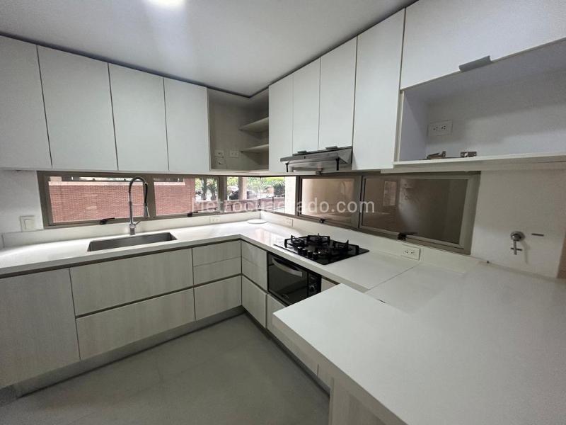 Beautiful 2BR Apartment with Terrace in Loma De Los Parra