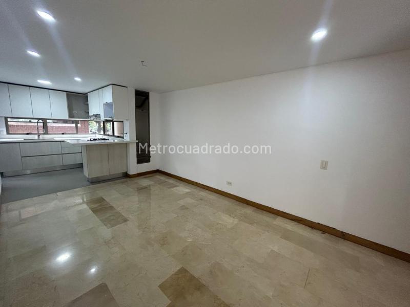 Apartamento de 2 Alcobas con Terraza en Loma de Los Parra - 4