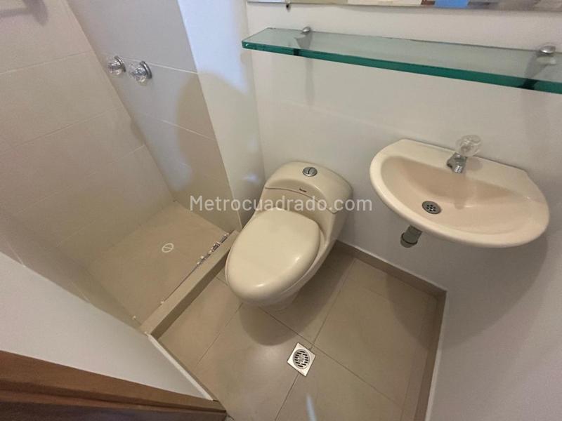 Apartamento de 2 Alcobas con Terraza en Loma de Los Parra - 7