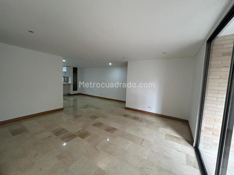 Apartamento de 2 Alcobas con Terraza en Loma de Los Parra - 8