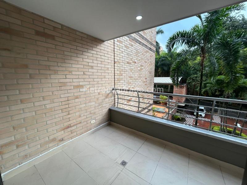 Apartamento de 2 Alcobas con Terraza en Loma de Los Parra - 9