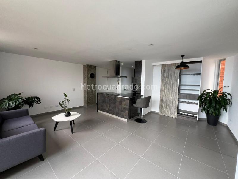 1BR Apartment in Loma Del Esmeraldal (80 m²)