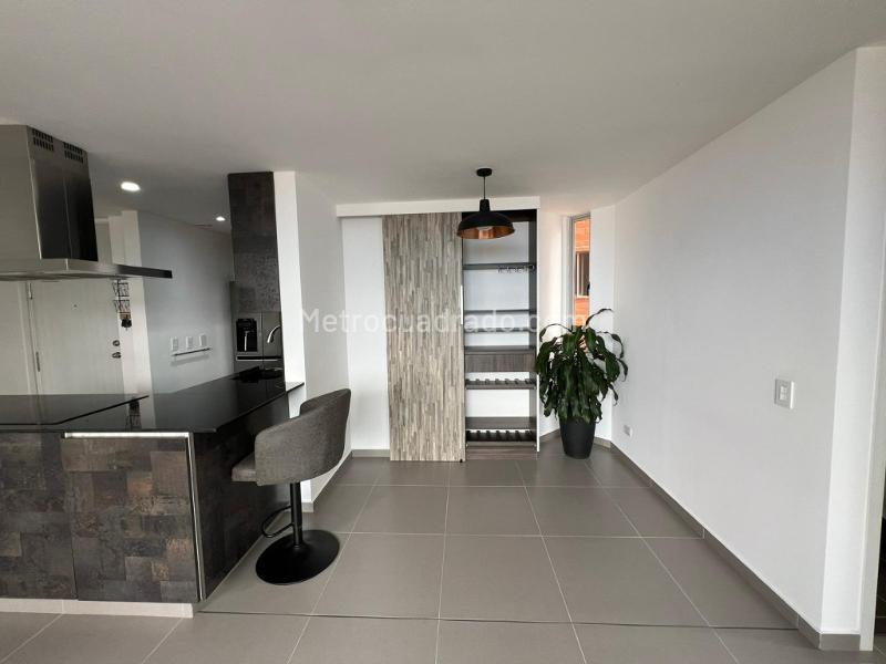 1BR Apartment in Loma Del Esmeraldal (80 m²) - 3