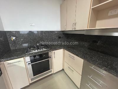 Apartamento de 3 alcobas en arriendo en Los Gonzalez, Medellín, 200 m² · foto 3 de 20