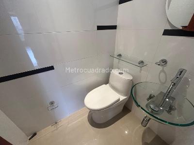 Apartamento de 3 alcobas en arriendo en Los Gonzalez, Medellín, 200 m² · foto 13 de 20
