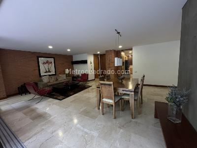 Apartamento de 3 alcobas en arriendo en Loma De Los Parra, Medellín, 270 m² · foto 2 de 20