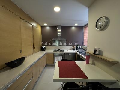 Apartamento de 3 alcobas en arriendo en Loma De Los Parra, Medellín, 270 m² · foto 5 de 20