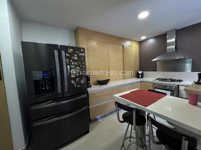 Apartamento de 3 alcobas en arriendo en Loma De Los Parra, Medellín, 270 m² · foto 7 de 20