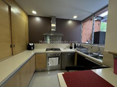 Apartamento de 3 alcobas en arriendo en Loma De Los Parra, Medellín, 270 m² · foto 9 de 20