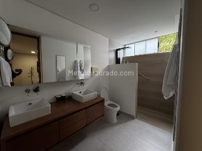 Apartamento de 3 alcobas en arriendo en Loma De Los Parra, Medellín, 270 m² · foto 20 de 20