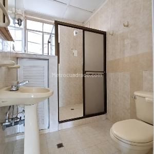 Apartamento de 2 alcobas en arriendo en Parque Bolivar, Medellín, 110 m² · foto 3 de 4