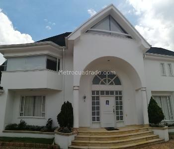 Casa de 5 alcobas en venta en San Jose De Bavaria, Bogotá, 480 m² · foto 2 de 8