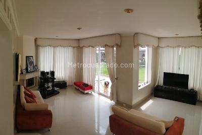 Casa de 5 alcobas en venta en San Jose De Bavaria, Bogotá, 480 m² · foto 6 de 8