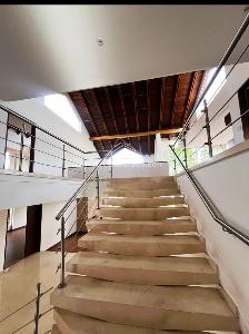 Casa de 5 alcobas en venta en San Jose De Bavaria, Bogotá, 750 m² · foto 2 de 17