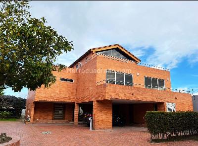 Casa de 5 alcobas en venta en San Jose De Bavaria, Bogotá, 750 m² · foto 6 de 17