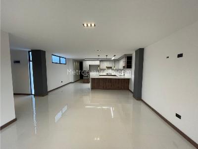 Apartamento de 3 alcobas en venta en Laureles, Medellín, 138 m² · foto 2 de 20