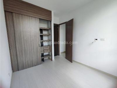 Apartamento de 2 alcobas en venta en Madera, Bello, 55 m² · foto 4 de 11