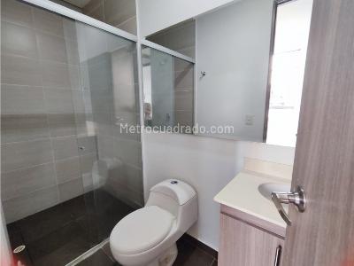 Apartamento de 2 alcobas en venta en Madera, Bello, 55 m² · foto 9 de 11