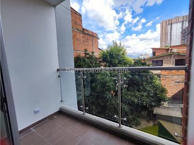 Apartamento de 2 alcobas en venta en Madera, Bello, 55 m² · foto 10 de 11
