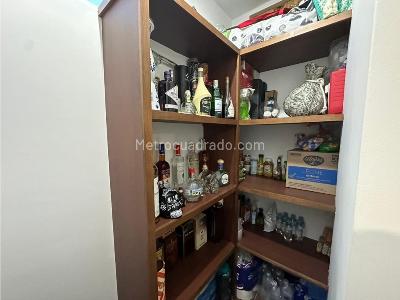 Apartamento de 3 alcobas en venta en La Castellana, Medellín, 198 m² · foto 6 de 17